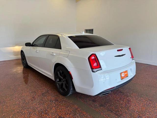 2023 Chrysler 300 Touring L