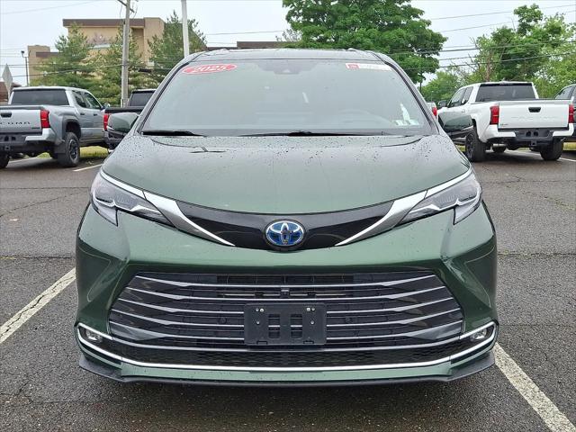 2025 Toyota Sienna Platinum