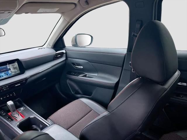 2025 Nissan Kicks SR FWD