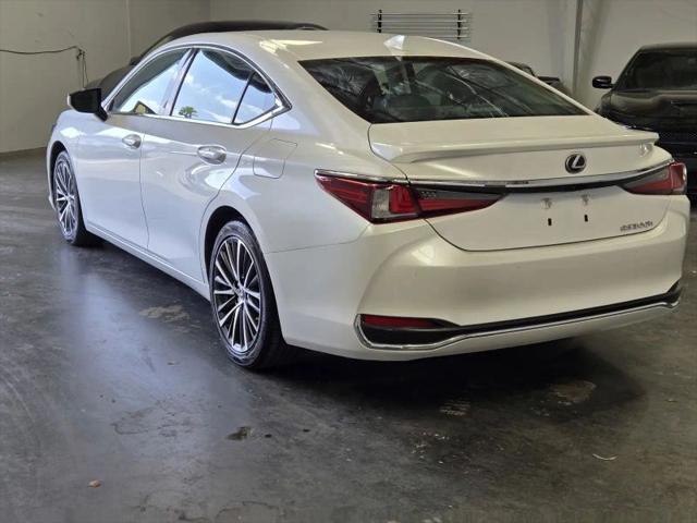 2023 Lexus ES 300h 300h