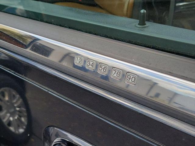 2012 Lincoln Navigator Base