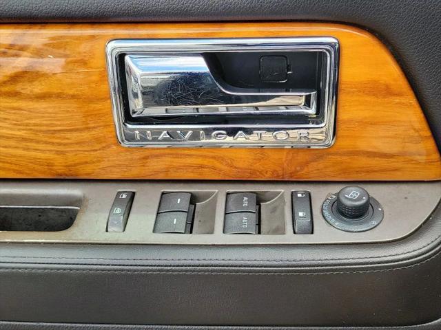 2012 Lincoln Navigator Base