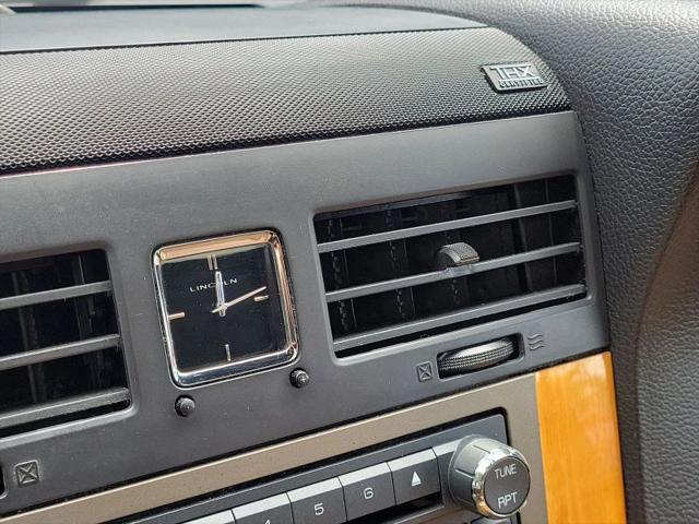2012 Lincoln Navigator Base