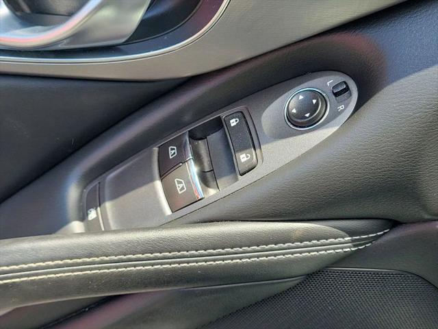 2017 INFINITI Q60 2.0t