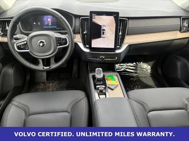 2025 Volvo XC90 B6 Plus 7-Seater