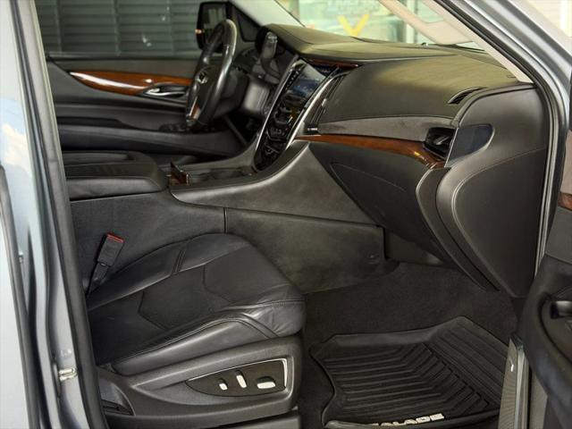 2018 Cadillac Escalade ESV Luxury
