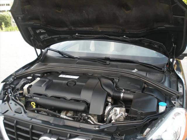 2013 Volvo XC60 T6 R-Design Platinum