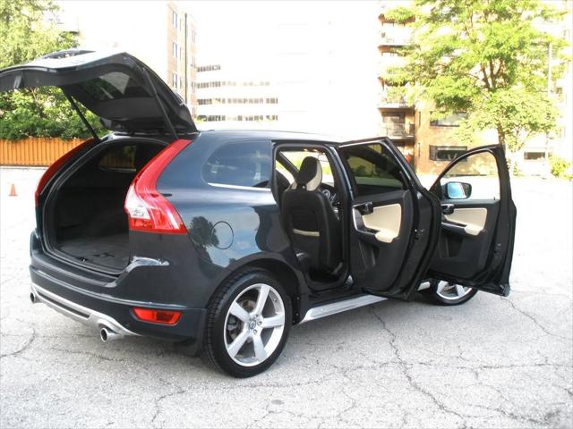 2013 Volvo XC60 T6 R-Design Platinum