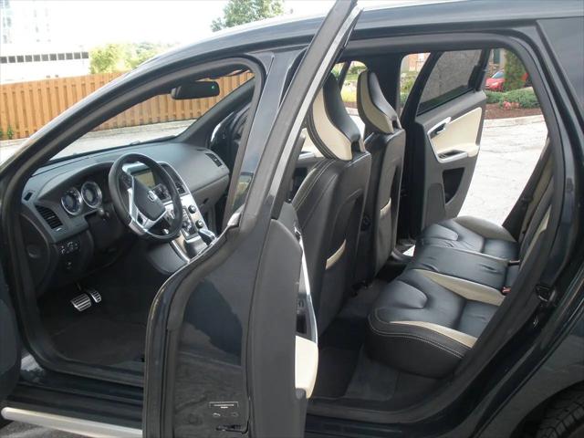 2013 Volvo XC60 T6 R-Design Platinum