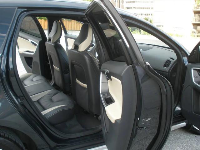 2013 Volvo XC60 T6 R-Design Platinum