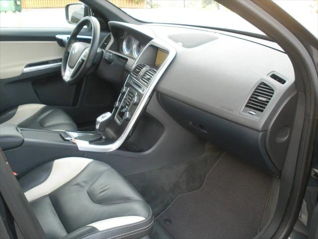 2013 Volvo XC60 T6 R-Design Platinum