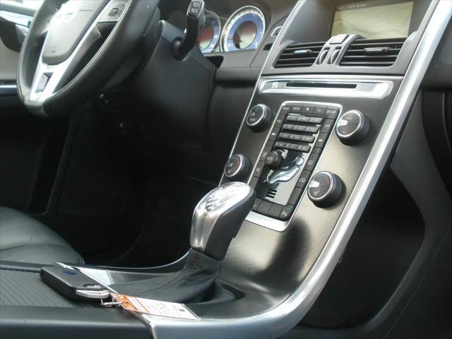 2013 Volvo XC60 T6 R-Design Platinum