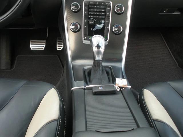 2013 Volvo XC60 T6 R-Design Platinum