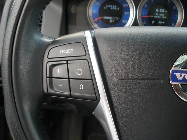 2013 Volvo XC60 T6 R-Design Platinum