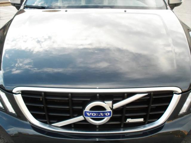 2013 Volvo XC60 T6 R-Design Platinum