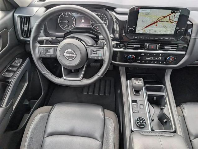 2025 Nissan Pathfinder SL 4WD