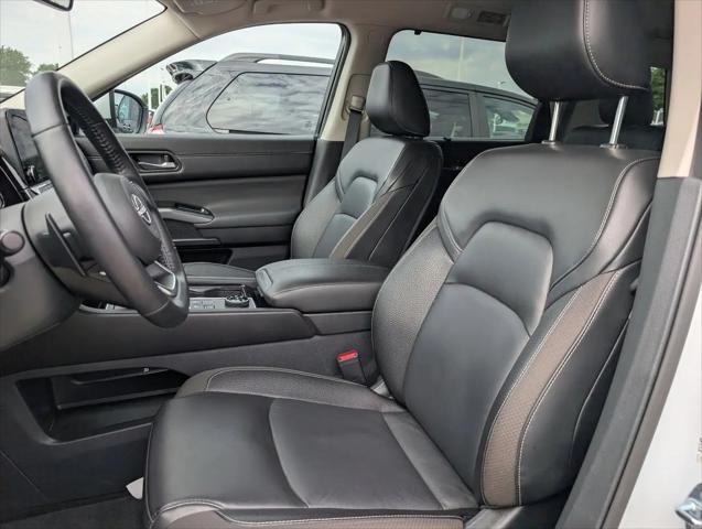 2025 Nissan Pathfinder SL 4WD