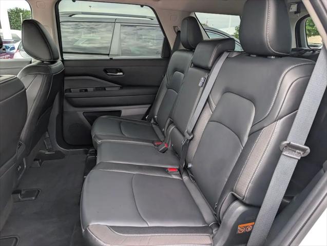 2025 Nissan Pathfinder SL 4WD