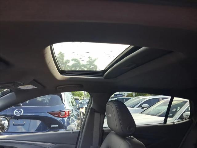 2025 Buick NV Sport Touring FWD