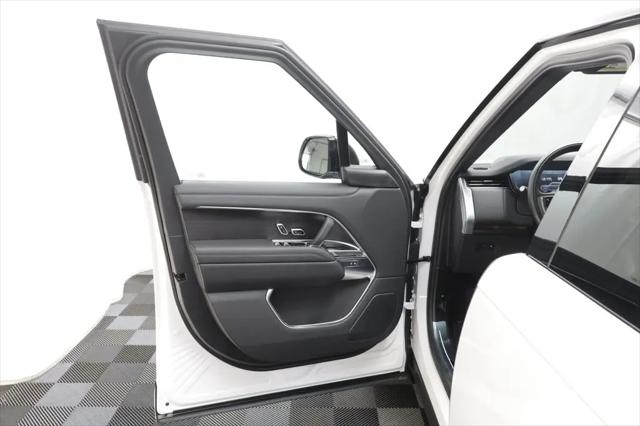 2026 Land Rover Range Rover P550e SE