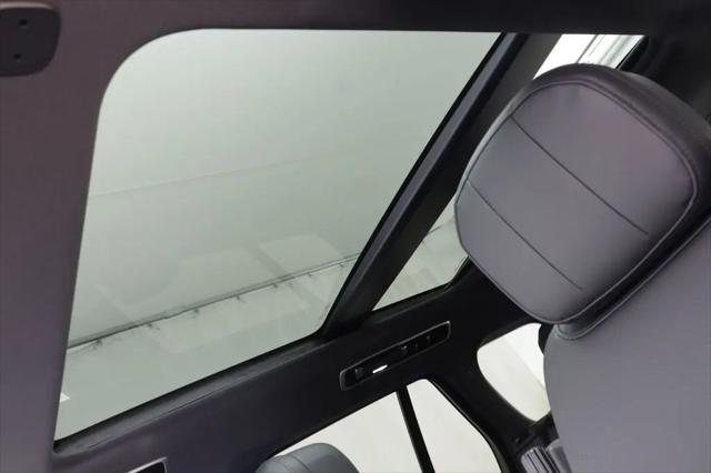 2026 Land Rover Range Rover P550e SE