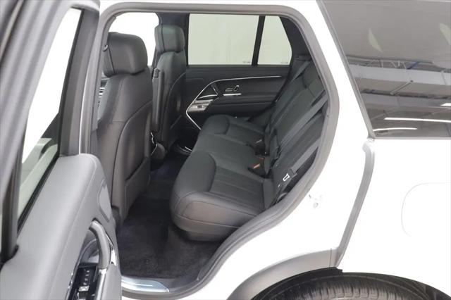 2026 Land Rover Range Rover P550e SE