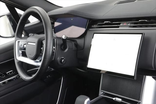 2026 Land Rover Range Rover P550e SE