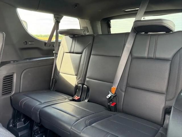 2023 Chevrolet Suburban 4WD RST