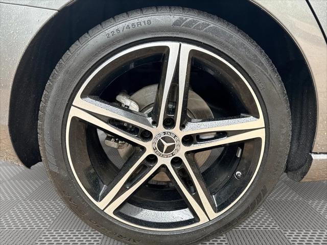 2021 Mercedes-Benz A 220 A 220
