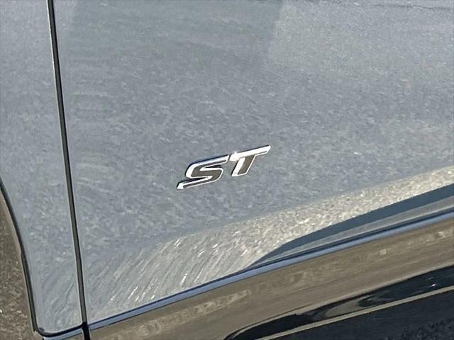 2026 Buick NV Sport Touring FWD