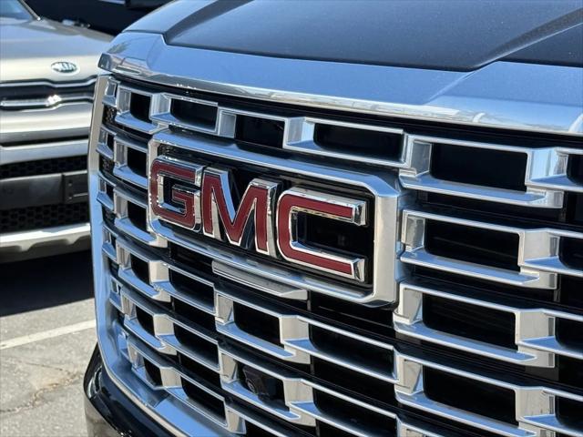 2025 GMC Yukon 4WD Denali