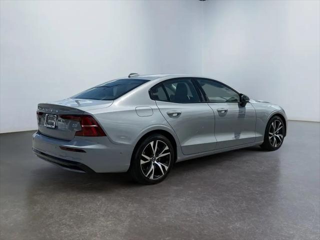 2024 Volvo S60 B5 Plus Dark Theme