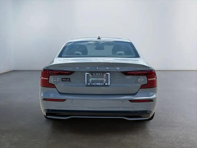 2024 Volvo S60 B5 Plus Dark Theme