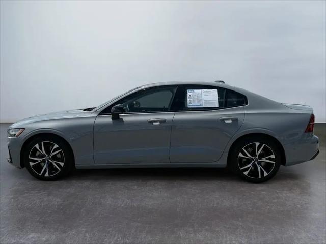 2024 Volvo S60 B5 Plus Dark Theme