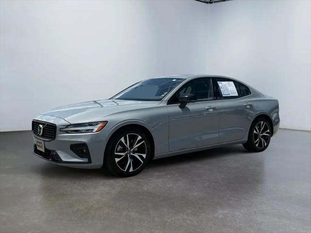 2024 Volvo S60 B5 Plus Dark Theme