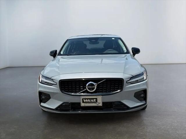 2024 Volvo S60 B5 Plus Dark Theme