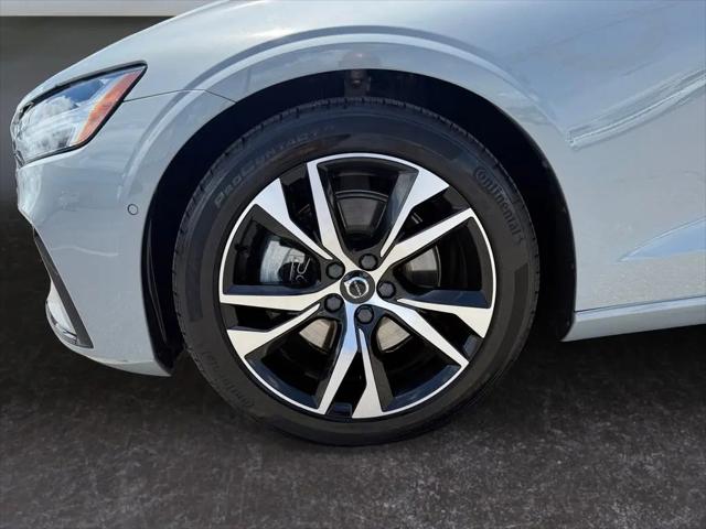 2024 Volvo S60 B5 Plus Dark Theme