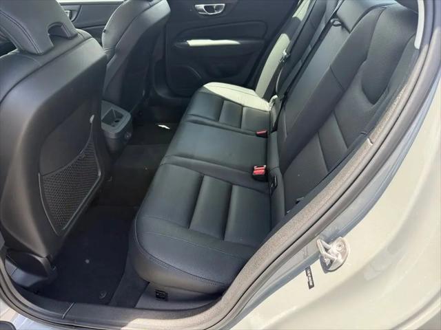 2024 Volvo S60 B5 Plus Dark Theme