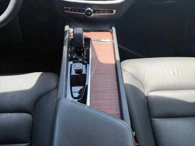 2024 Volvo S60 B5 Plus Dark Theme