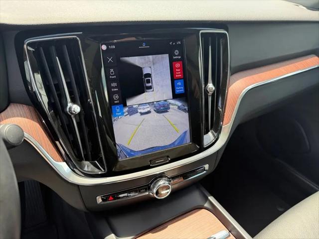 2024 Volvo S60 B5 Plus Dark Theme