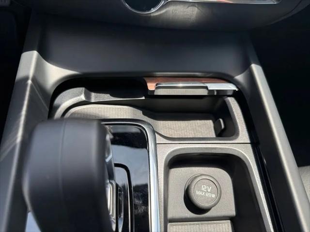 2024 Volvo S60 B5 Plus Dark Theme