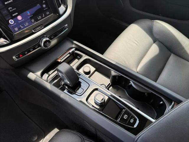 2024 Volvo S60 B5 Plus Dark Theme