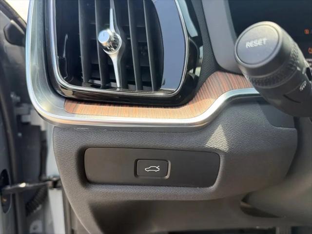 2024 Volvo S60 B5 Plus Dark Theme