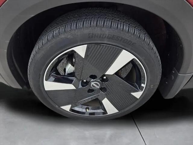 2025 Nissan Kicks SR FWD