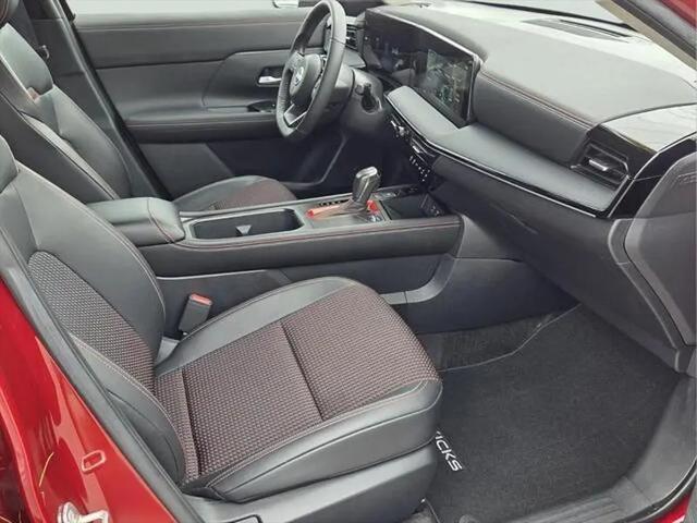 2025 Nissan Kicks SR FWD