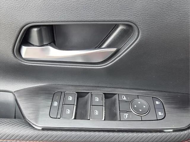 2025 Nissan Kicks SR FWD