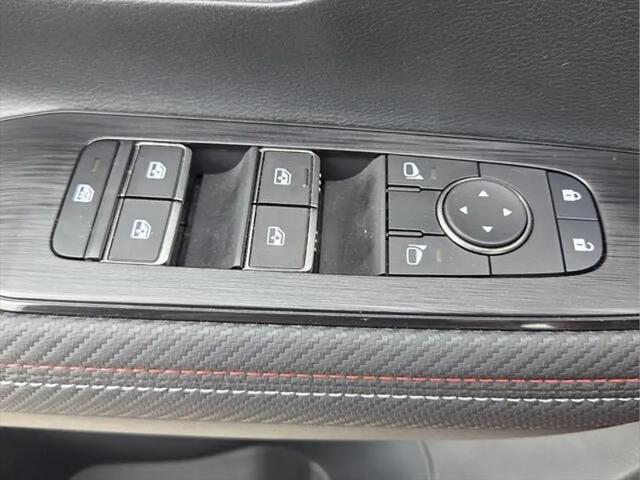 2025 Nissan Kicks SR FWD