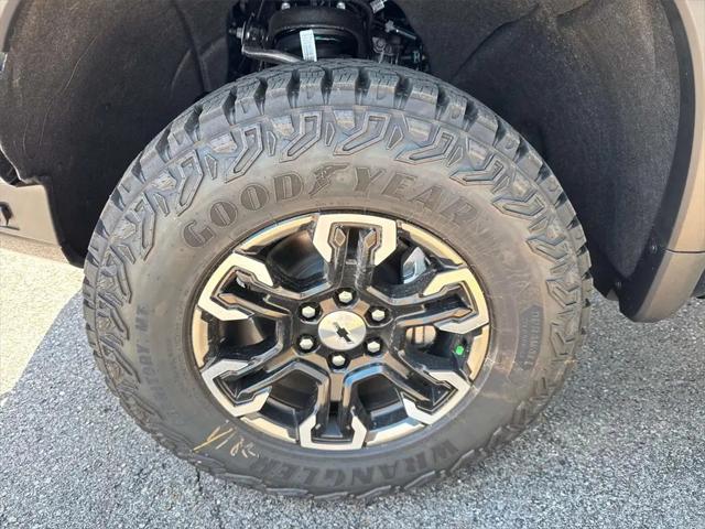 2025 Chevrolet Silverado 1500 4WD Crew Cab Short Bed ZR2