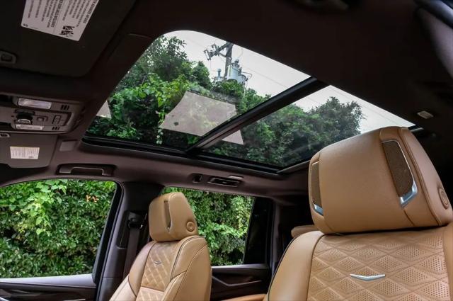 2023 Cadillac Escalade ESV 4WD Premium Luxury