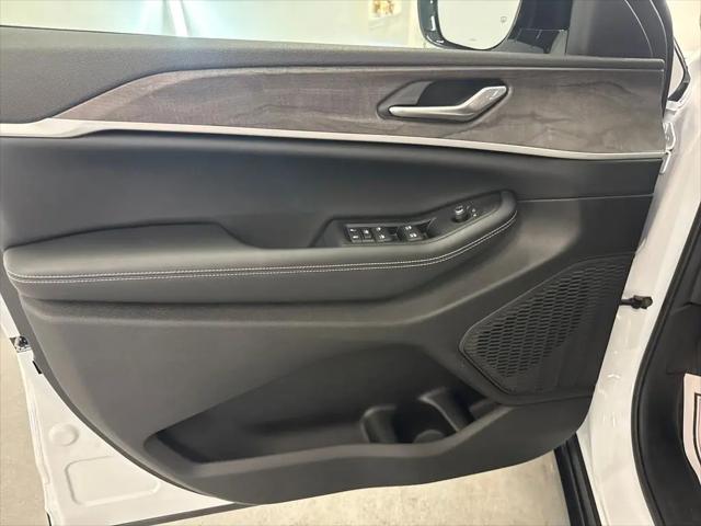 2026 Jeep Grand Cherokee L Altitude 4x2